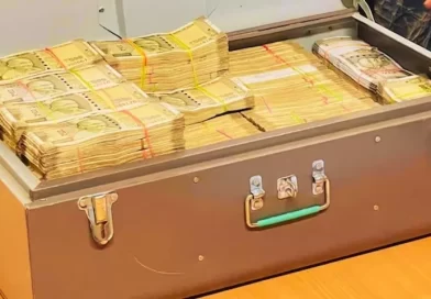 ପଶ୍ଚିମବଙ୍ଗ ଓ ତାମିଲନାଡୁରୁ ହଜାରେ କୋଟି ଟଙ୍କାର ମଦ, ନିଶାଦ୍ରବ୍ୟ, ଚୋରା ସାମଗ୍ରୀ ସହ ବିପୁଳ ପରିମାଣର ନଗଦ ଟଙ୍କା ଜବତ