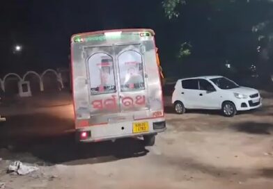 ତାମିଲନାଡୁ ଅମୋନିଆ ଗ୍ୟାସ୍ ଲିକ୍ ଟ୍ରାଜେଡି: କେନ୍ଦୁଝରରେ ପହଞ୍ଚିଲା ୫ ଓଡ଼ିଆ ଶ୍ରମିକଙ୍କ ମୃତଦେହ ତାମିଲନାଡୁ ଅମୋନିଆ ଗ୍ୟାସ୍ ଲିକ୍ ଟ୍ରାଜେଡି: କେନ୍ଦୁଝରରେ ପହଞ୍ଚିଲା ୫ ଓଡ଼ିଆ ଶ୍ରମିକଙ୍କ ମୃତଦେହ