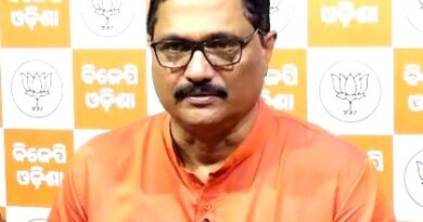 ବନ୍ୟା ସମୟରେ ଘରୁ ନ ବାହାରି ଟୁଇଟ୍ କରି ଲୋକଙ୍କୁ ଭୁଆଁ ବୁଲାଉଛନ୍ତି ବିରୋଧୀ ଦଳ ନେତା: ବିରଂଚି ନାରାୟଣ ତ୍ରିପାଠୀ ବନ୍ୟା ସମୟରେ ଘରୁ ନ ବାହାରି ଟୁଇଟ୍ କରି ଲୋକଙ୍କୁ ଭୁଆଁ ବୁଲାଉଛନ୍ତି ବିରୋଧୀ ଦଳ ନେତା: ବିରଂଚି ନାରାୟଣ ତ୍ରିପାଠୀ
