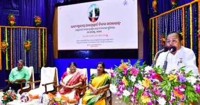 ପାପଡ଼ାହାଣ୍ଡିର ସହିଦ ମିନାର୍ ସ୍ତମ୍ଭ ଆଜି ଦେଶପ୍ରେମ, ଜାତିପ୍ରେମର ନିଦର୍ଶନ ବହନ କରୁଛି ’ : ପୂର୍ବତନ ମନ୍ତ୍ରୀ ପାପଡ଼ାହାଣ୍ଡିର ସହିଦ ମିନାର୍ ସ୍ତମ୍ଭ ଆଜି ଦେଶପ୍ରେମ, ଜାତିପ୍ରେମର ନିଦର୍ଶନ ବହନ କରୁଛି ’ : ପୂର୍ବତନ ମନ୍ତ୍ରୀ