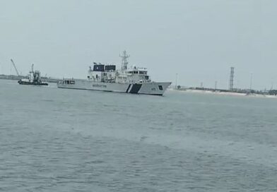 ଉଦ୍ଧାର ଦୁଇ ଚୀନ୍ କ୍ରୁଙ୍କୁ ନେଇ ପାରାଦୀପ ଫେରୁଛି ICGS ଭରାଦ, ଅନ୍ୟ ୨୨ ଜଣଙ୍କ ମିଳିନି ପତ୍ତା ଉଦ୍ଧାର ଦୁଇ ଚୀନ୍ କ୍ରୁଙ୍କୁ ନେଇ ପାରାଦୀପ ଫେରୁଛି ICGS ଭରାଦ, ଅନ୍ୟ ୨୨ ଜଣଙ୍କ ମିଳିନି ପତ୍ତା