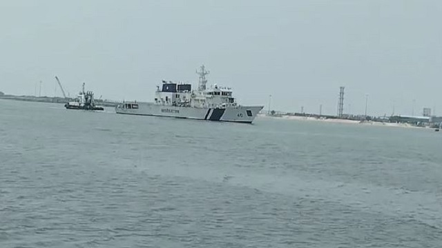 ଉଦ୍ଧାର ଦୁଇ ଚୀନ୍ କ୍ରୁଙ୍କୁ ନେଇ ପାରାଦୀପ ଫେରୁଛି ICGS ଭରାଦ, ଅନ୍ୟ ୨୨ ଜଣଙ୍କ ମିଳିନି ପତ୍ତା ଉଦ୍ଧାର ଦୁଇ ଚୀନ୍ କ୍ରୁଙ୍କୁ ନେଇ ପାରାଦୀପ ଫେରୁଛି ICGS ଭରାଦ, ଅନ୍ୟ ୨୨ ଜଣଙ୍କ ମିଳିନି ପତ୍ତା
