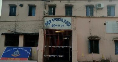 ନିଲମ୍ବିତ ହେଲେ ଜେଲ ଡାକ୍ତର; ଡାକ୍ତରଙ୍କ ବିରୋଧରେ ଶୃଙ୍ଖଳାଗତ କାର୍ଯ୍ୟାନୁଷ୍ଠାନ ନିଲମ୍ବିତ ହେଲେ ଜେଲ ଡାକ୍ତର; ଡାକ୍ତରଙ୍କ ବିରୋଧରେ ଶୃଙ୍ଖଳାଗତ କାର୍ଯ୍ୟାନୁଷ୍ଠାନ